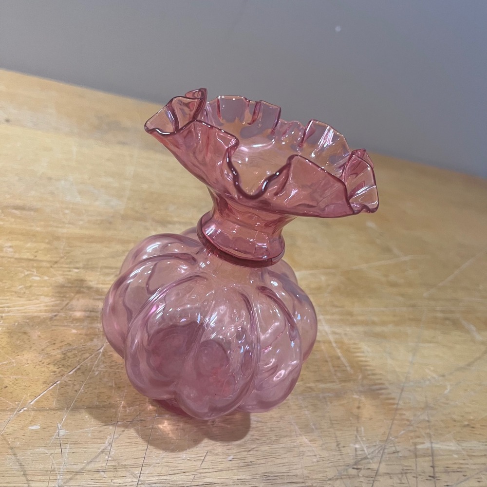 Vtg Fenton Pink Glass Melon Bud Vase Ruffled Rim Art Glass Mid Century 5.5" - Picture 2 of 7